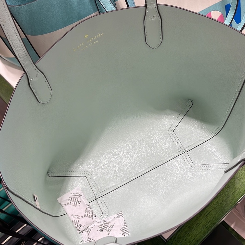 Kate Spade ava reversible tote
FIG LEAF - Picture 11 of 16